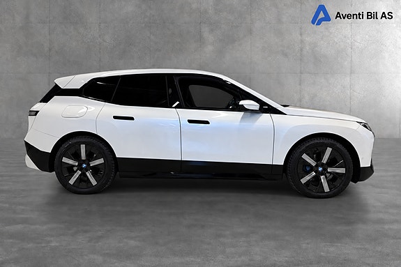 BMW iX 4 of 30