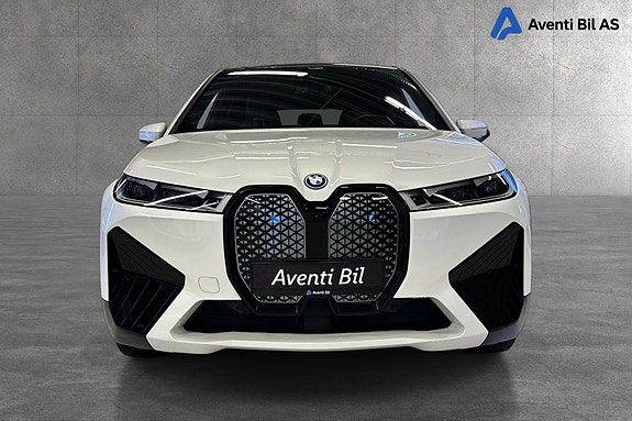 BMW iX 13 of 30