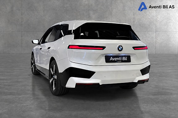 BMW iX 9 of 30