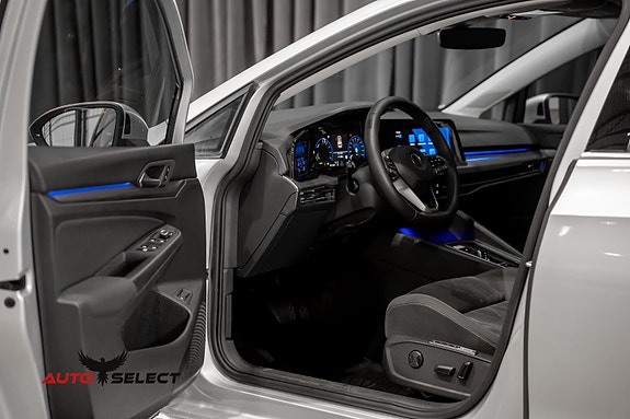 Volkswagen Golf VIII 12 of 30