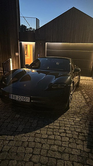 Porsche Taycan 7 of 7
