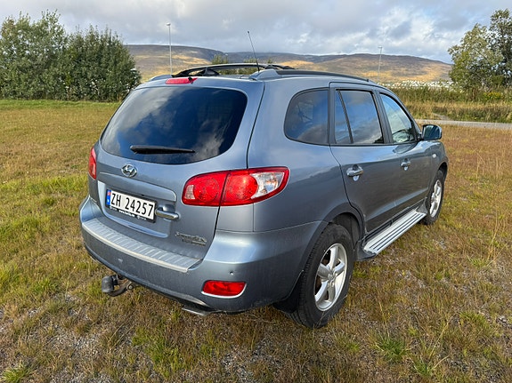 Hyundai Santa Fe 3 of 17