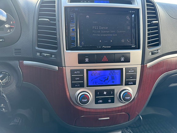 Hyundai Santa Fe 12 of 17