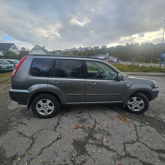 Nissan X-Trail 3 of 15
