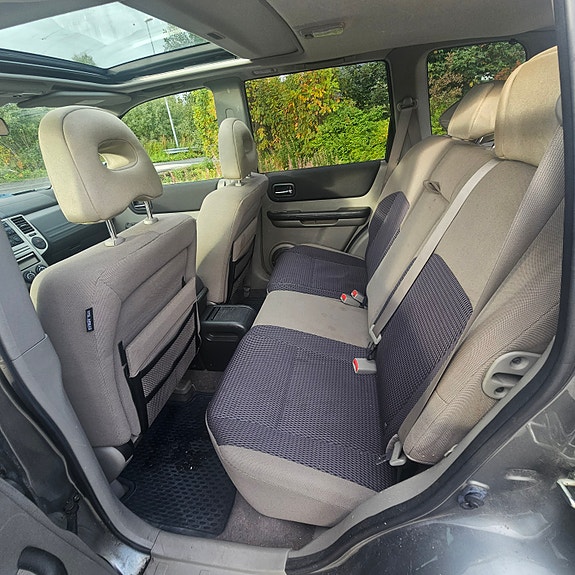 Nissan X-Trail 10 of 15