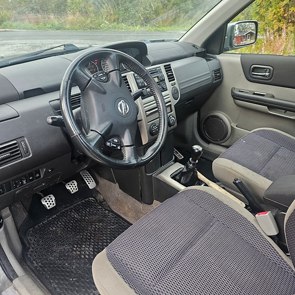 Nissan X-Trail 7 of 15