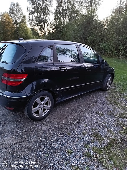 Mercedes-Benz B180 4 of 6
