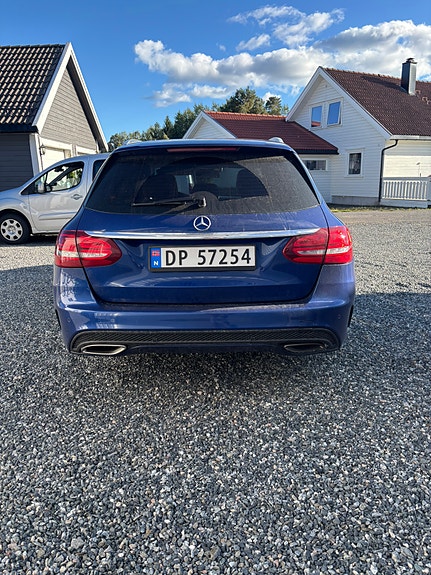 Mercedes-Benz C200 4 of 11