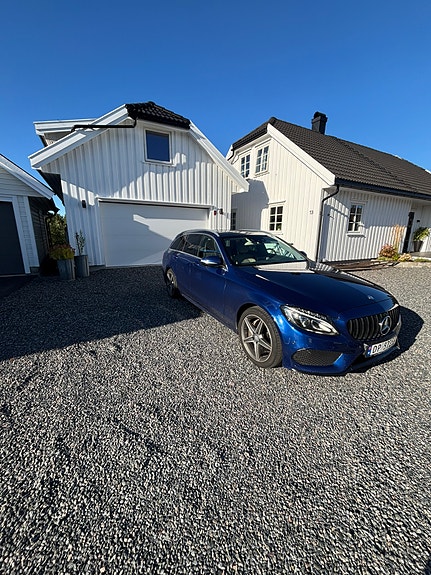 Mercedes-Benz C200 2 of 11