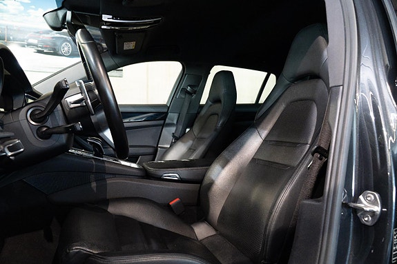 Porsche Panamera 4 of 30