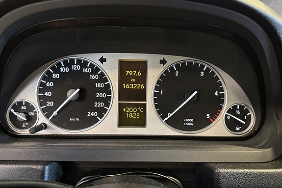 Mercedes-Benz 180 13 of 19