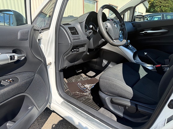 Toyota Auris 19 of 25