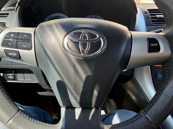 Toyota Auris 10 of 25