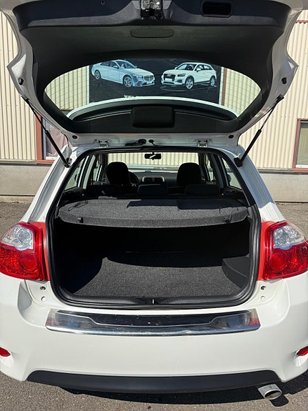 Toyota Auris 22 of 25