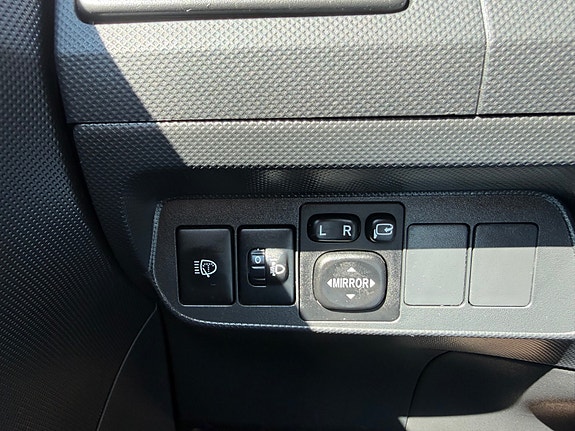 Toyota Auris 12 of 25