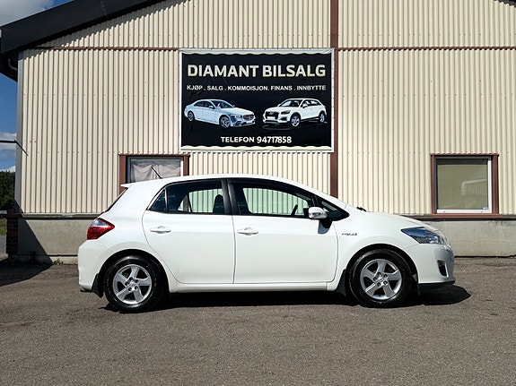 Toyota Auris 5 of 25
