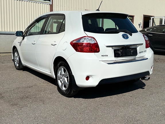 Toyota Auris 8 of 25