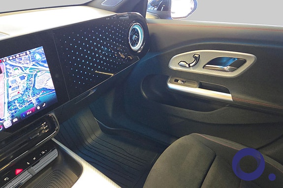 Mercedes-Benz CLA350 27 of 30
