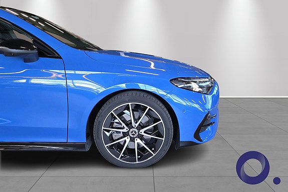 Mercedes-Benz CLA350 8 of 30