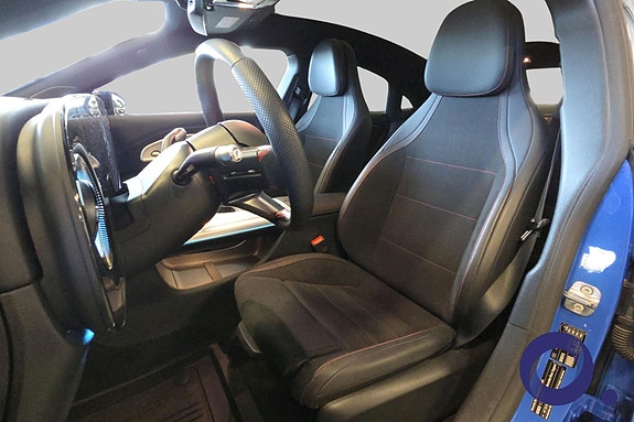 Mercedes-Benz CLA350 14 of 30