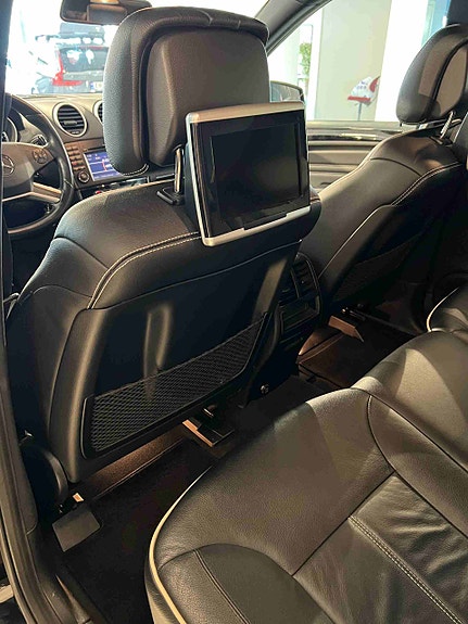 Mercedes-Benz ML300 25 of 30