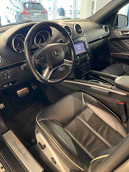 Mercedes-Benz ML300 13 of 30