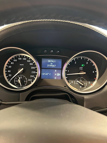 Mercedes-Benz ML300 14 of 30