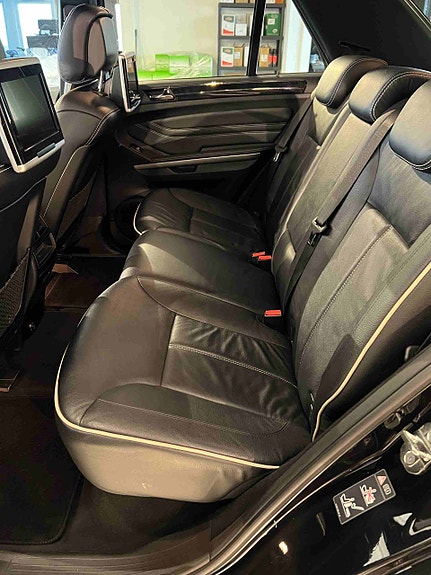 Mercedes-Benz ML300 26 of 30