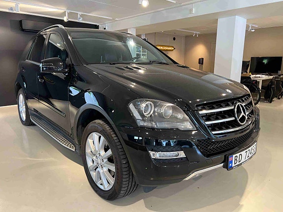 Mercedes-Benz ML300 4 of 30