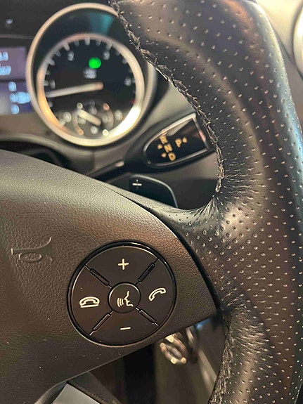 Mercedes-Benz ML300 16 of 30