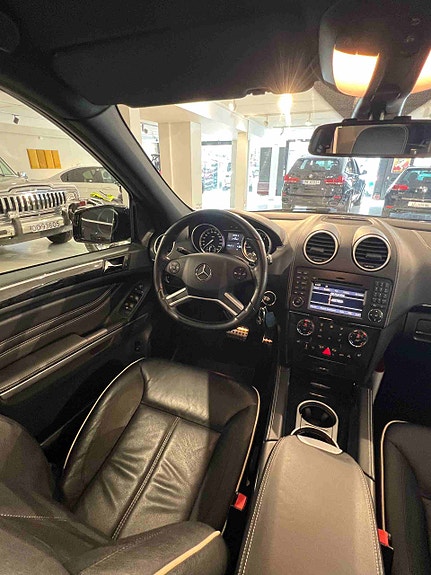 Mercedes-Benz ML300 21 of 30