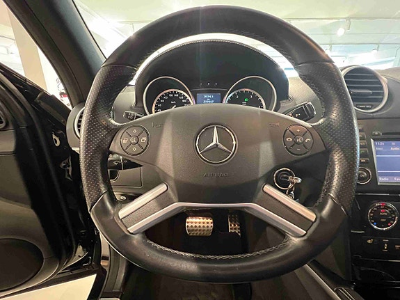 Mercedes-Benz ML300 17 of 30