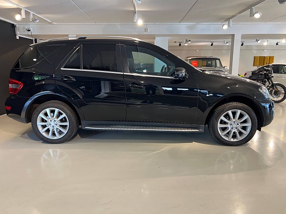 Mercedes-Benz ML300 5 of 30