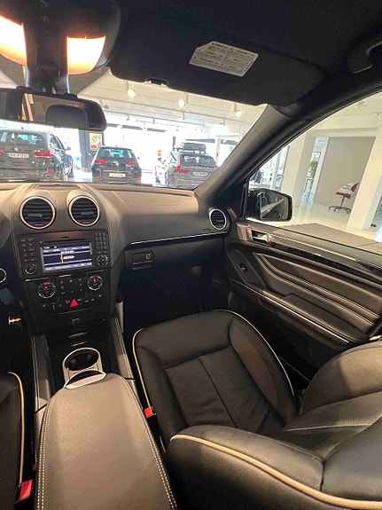 Mercedes-Benz ML300 22 of 30