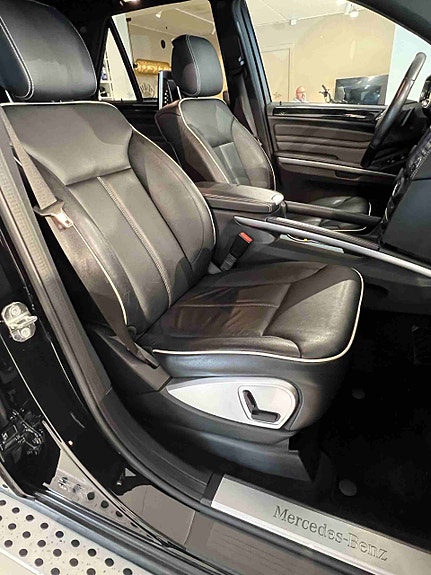 Mercedes-Benz ML300 29 of 30