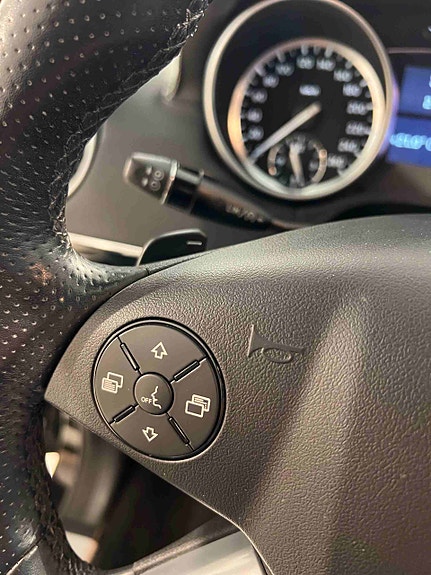 Mercedes-Benz ML300 15 of 30