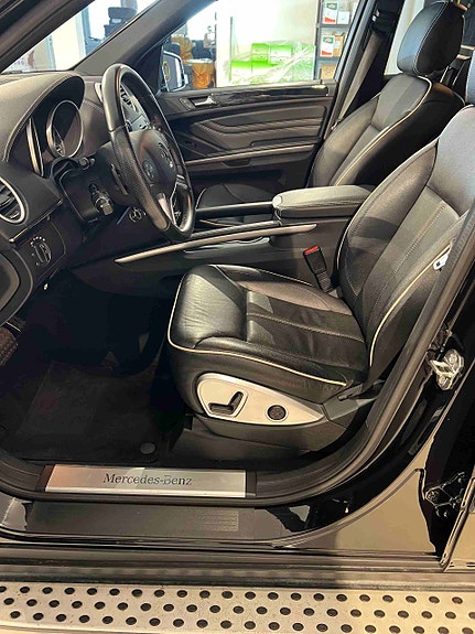 Mercedes-Benz ML300 11 of 30