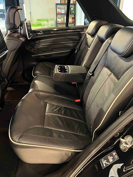 Mercedes-Benz ML300 28 of 30