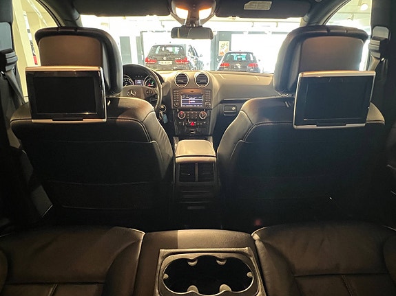 Mercedes-Benz ML300 30 of 30