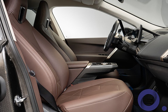 BMW iX 11 of 30