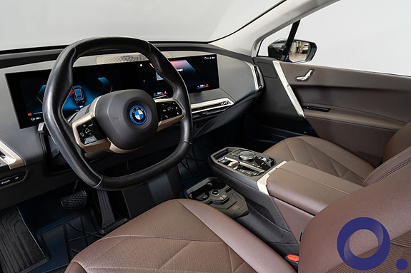 BMW iX 12 of 30