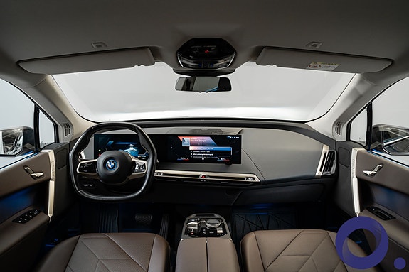 BMW iX 18 of 30
