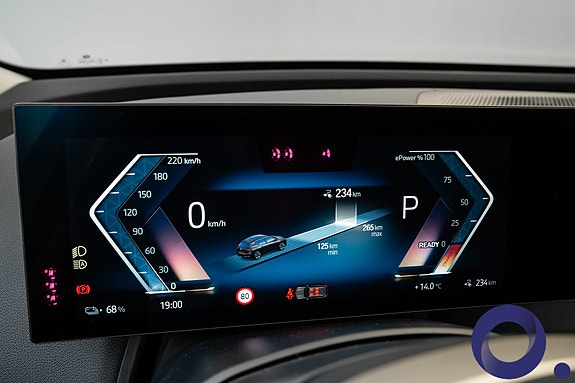BMW iX 22 of 30