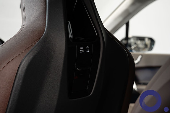 BMW iX 28 of 30