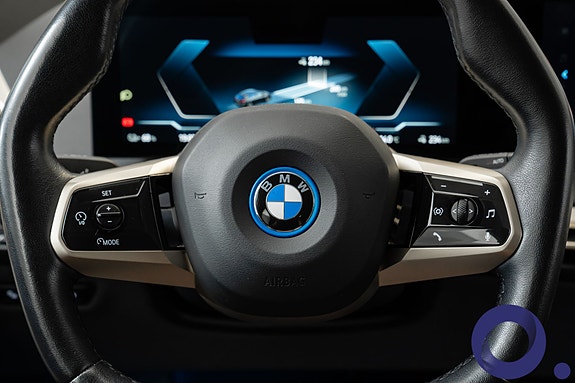 BMW iX 21 of 30