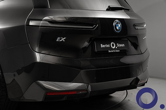 BMW iX 8 of 30