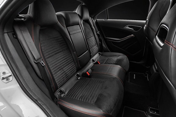 Mercedes-Benz CLA180 27 of 28