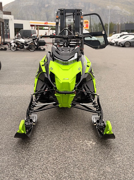 Arctic-cat HCX 858 146" ES MY27 2 of 10