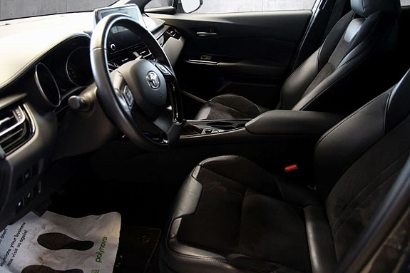 Toyota C-HR 10 of 30