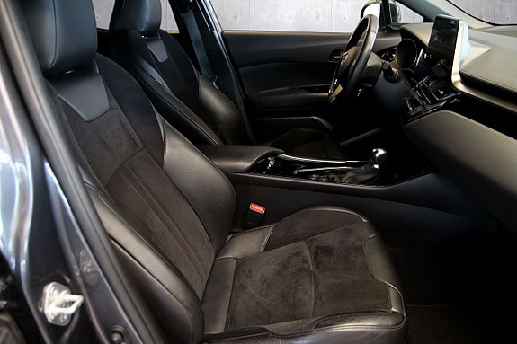 Toyota C-HR 16 of 30